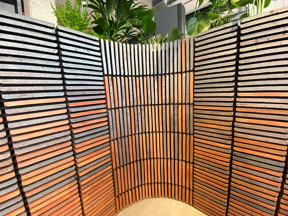 Solus installation Clerkenwell a curved wall of stacked quarry tiles